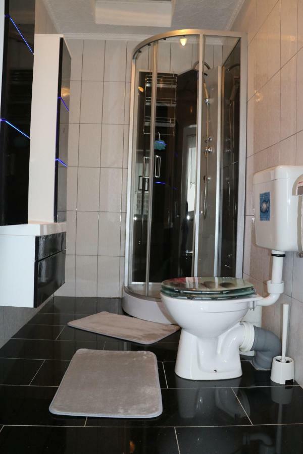 The Lakehouse Villa Neusiedl Am See Wienerstrasse 8 外观 照片